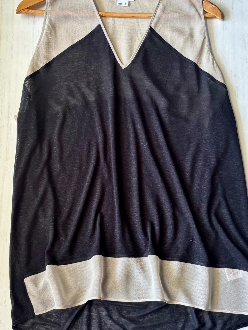 Designer Helmut Lang Silk & Linen Blend V-Neck Two-Tone Knit Tank - Blk & Cream